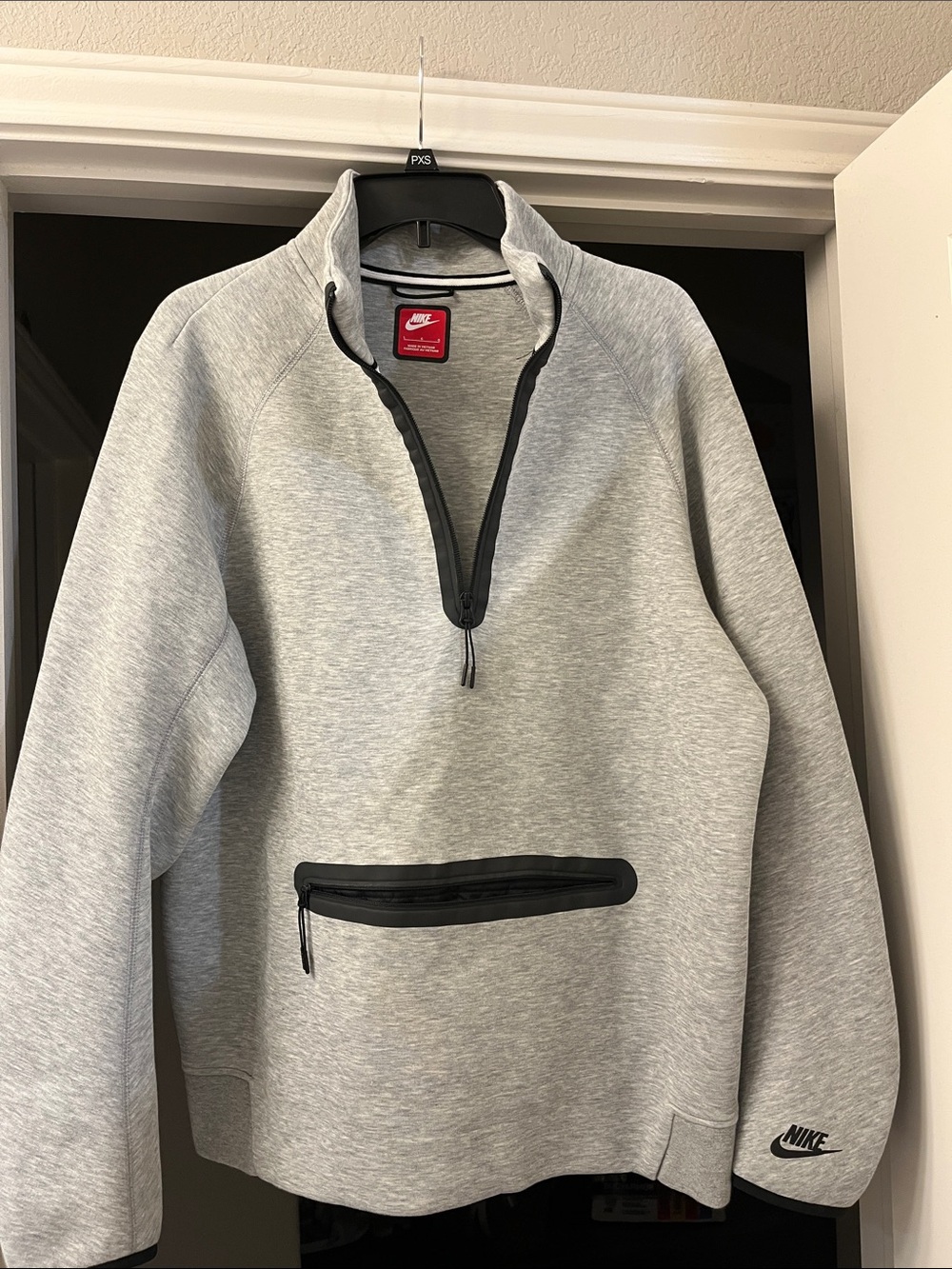 Nike Men’s tech fleece light gray size large